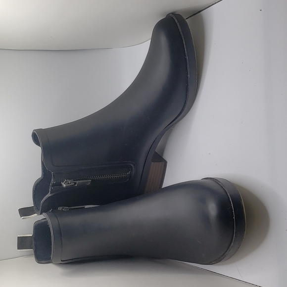Lucky brand Chelsea Black heeled rain ankle booties size 8 - Picture 10 of 10